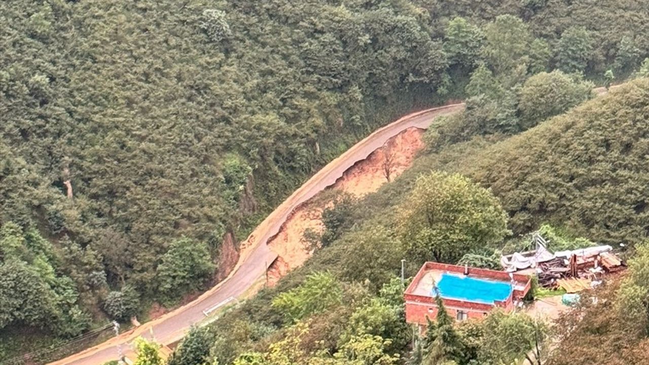 Trabzon'da Sağanak Sonrası Taşkın ve Heyelan Çalışmaları Devam Ediyor