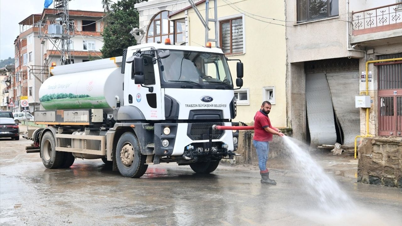 Trabzon'daki Taşkın ve Heyelanların İzleri Siliniyor