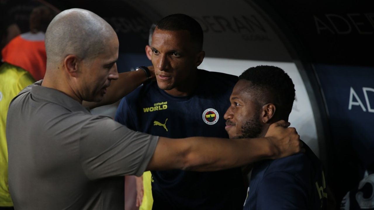 Trendyol Süper Lig: Antalyaspor ile Fenerbahçe İlk Yarıda Berabere Kaldı