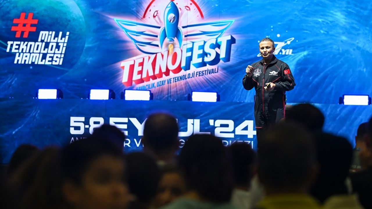 Türkiye'nin İlk Astronotu Gezeravcı Teknoloji Festivali'nde Gençlerle Buluştu