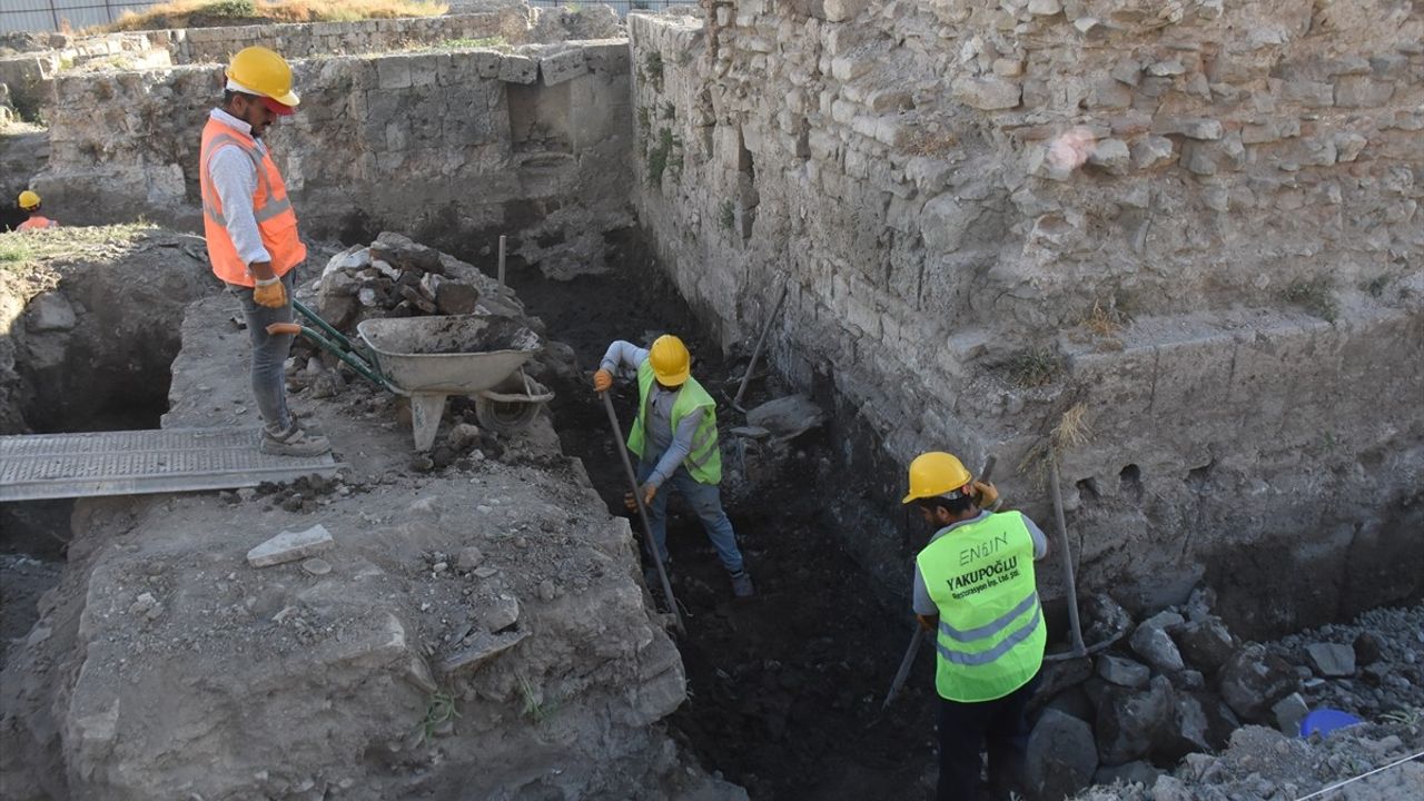 Ulu Cami'de Restorasyon Çalışmaları Sürüyor