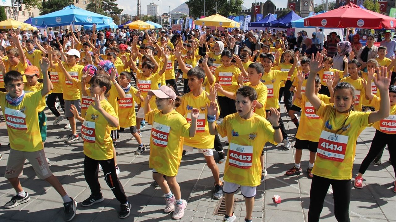 Uluslararası Kayseri Yarı Maratonu Öncesi Çocuklar Koştu