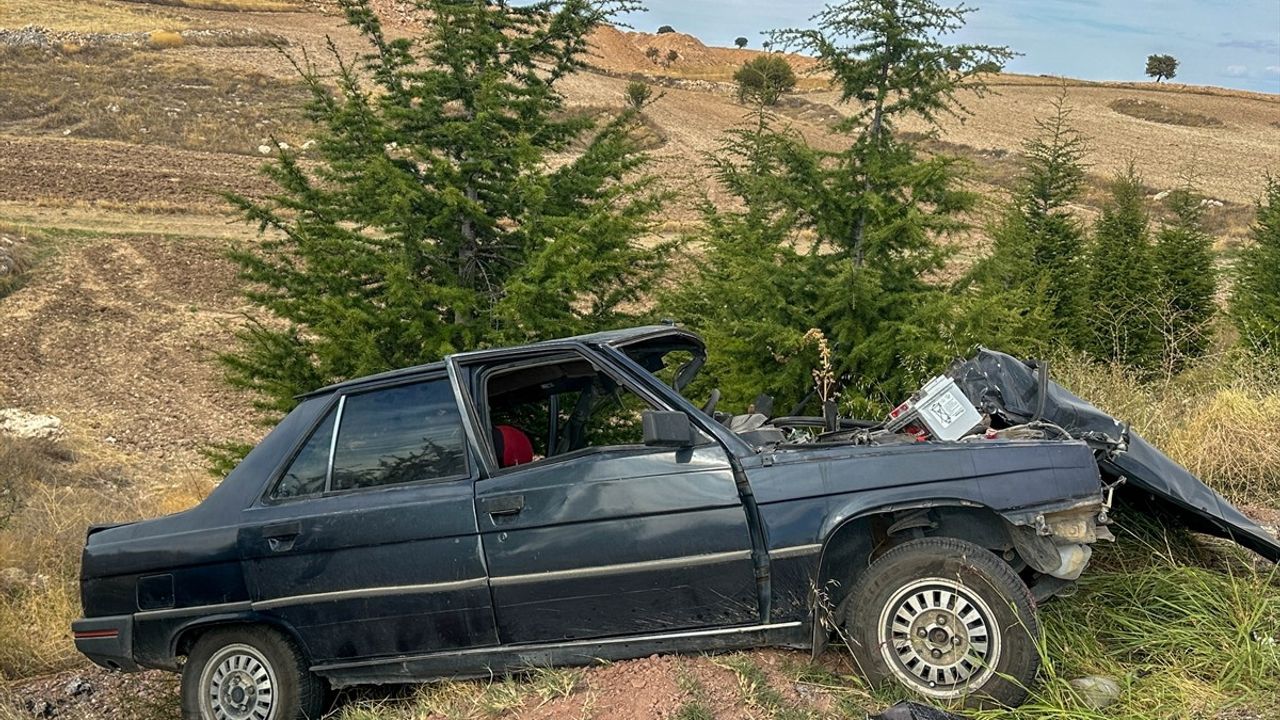 Uşak'ta Trafik Kazası: Anne ve Oğlu Hayatını Kaybetti