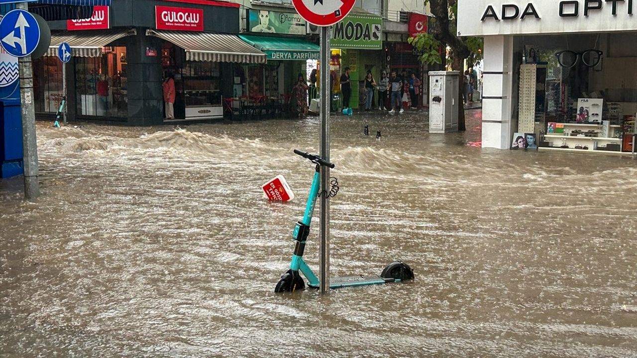 Uşak'ta Yağışlar Hayatı Olumsuz Etkiledi