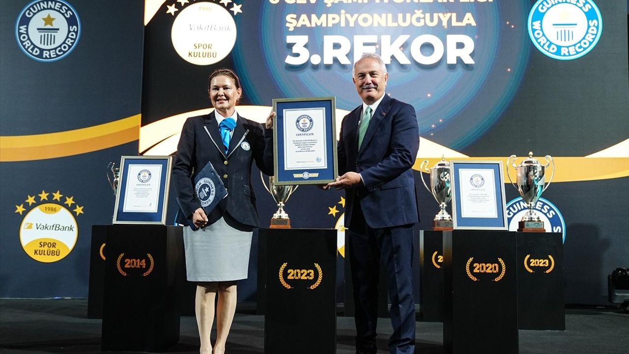 VakıfBank Voleybol Takımı'na Üçüncü Dünya Rekoru Sertifikası