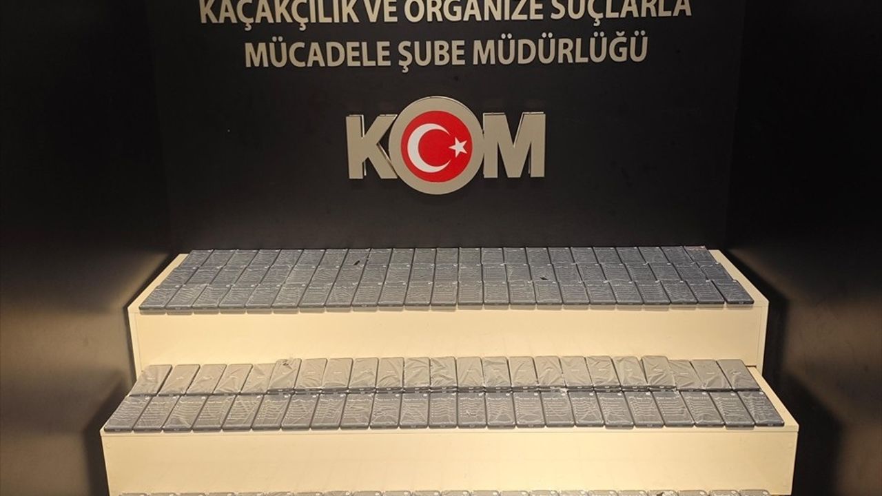 Van'da 296 Kaçak Cep Telefonu Ele Geçirildi