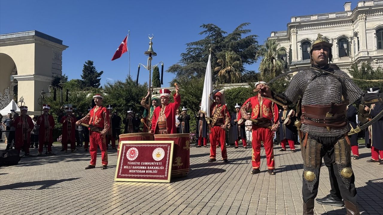 Yıldız Sarayı'nda Mehteran Birliği Gösterisi Büyüledi