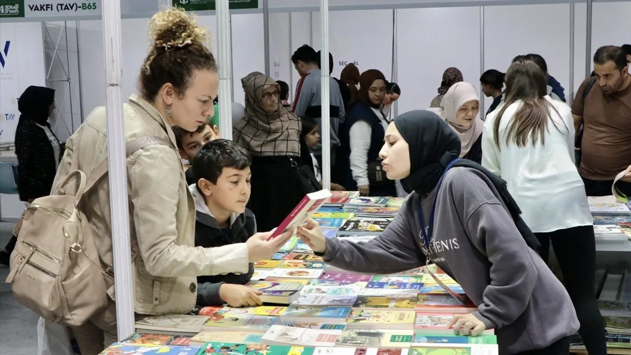 14. Kocaeli Kitap Fuarı'nda Hafta Sonu Yoğunluğu