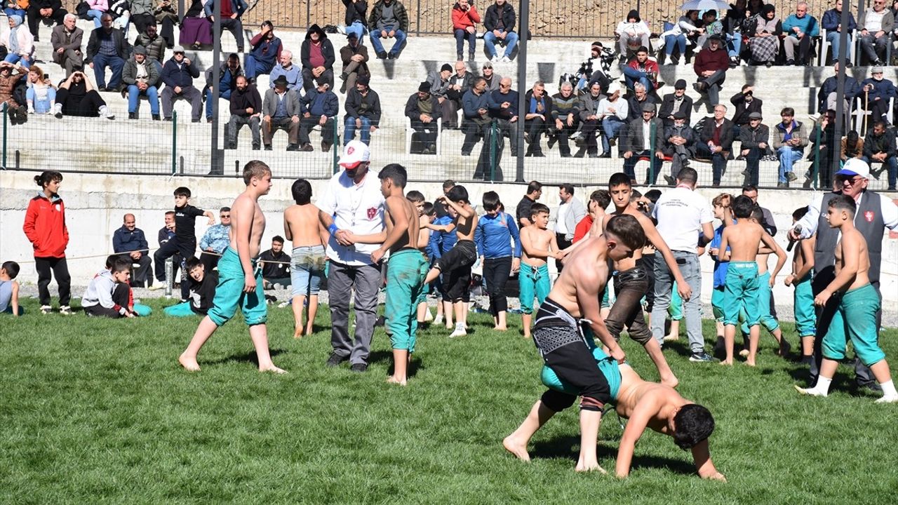 74. Yusufeli Geleneksel Karakucak Güreşleri Gerçekleştirildi