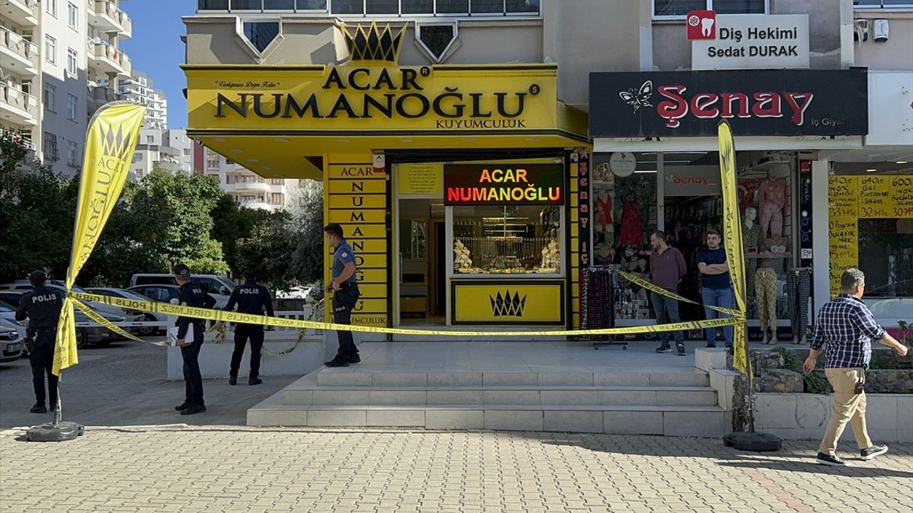 Adana'da Kuyumcu Soygunu: Tabanca ile Yaralanan İşletmeci