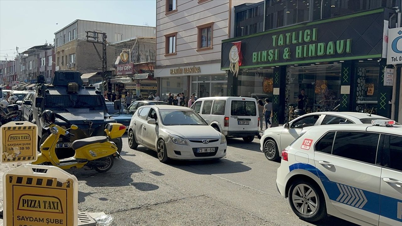 Adana Seyhan'da Yol Kenarında El Bombası Bulundu