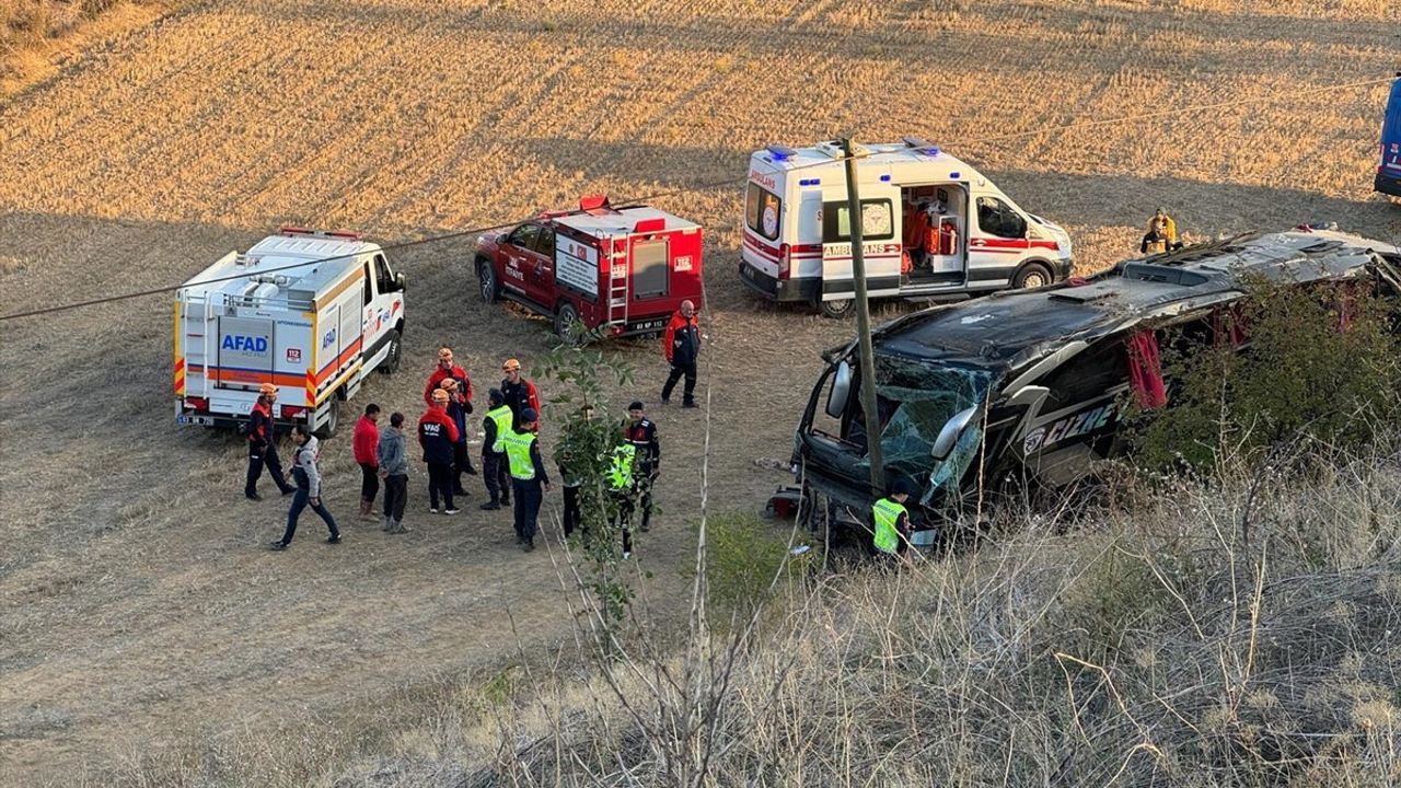 Afyonkarahisar'da Otobüs Kazası: 21 Yaralı