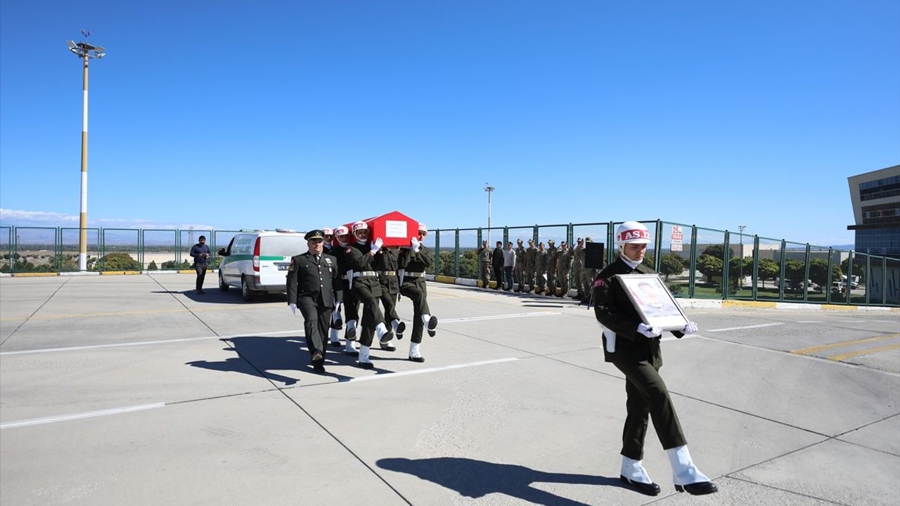 Ağrı'da Şehit Düşen Piyade Uzman Çavuş Burak Geniş'in Memleketine Uğurlanması