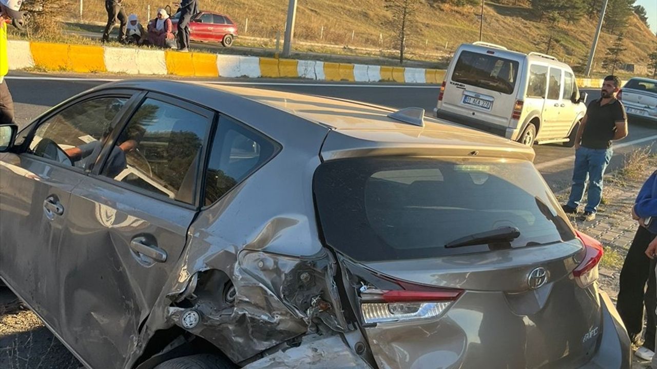 Ağrı'daki Trafik Kazasında 1 Bebek ve 7 Yetişkin Yaralandı