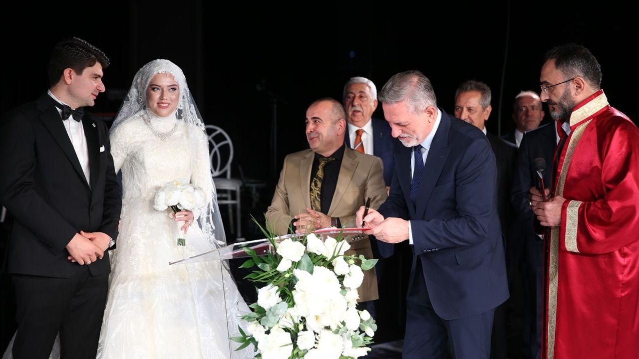 AK Parti Genel Başkanvekili Efkan Ala, Bursa'da Nikah Şahidi Oldu