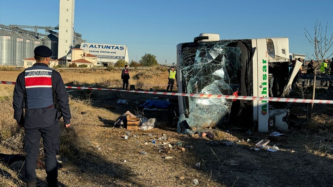 Aksaray'da Yolcu Otobüsü Devrildi: 6 Ölü, 20 Yaralı