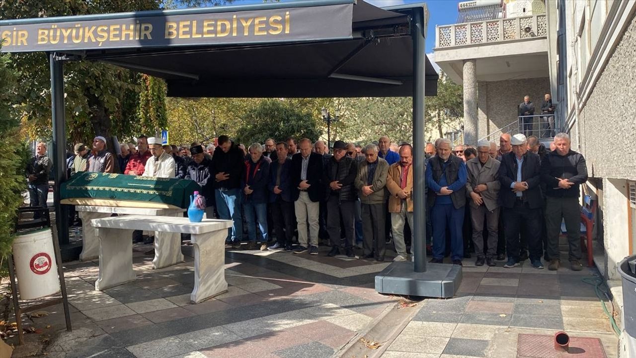 Aksaray'daki Tur Otobüsü Kazasında 4 Cenaze Balıkesir'de Defnedildi