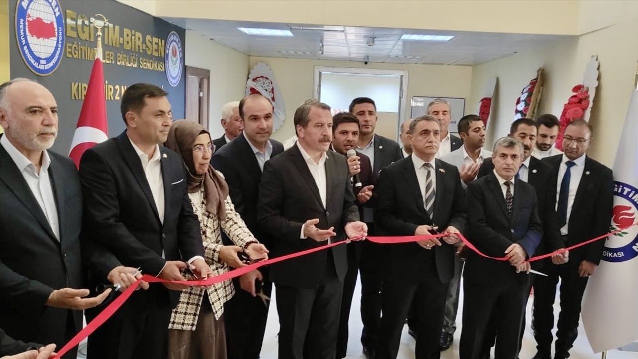 Ali Yalçın Kırşehir'de Eğitim Bir-Sen Şubesinin Açılışını Yaptı