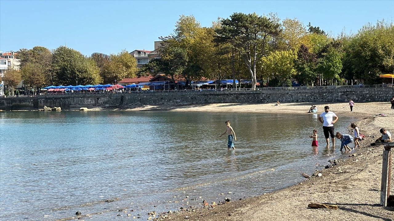 Amasra'da Fırtına Sonrası Sıcak Hava Ziyaretçi Akınına Yol Açtı