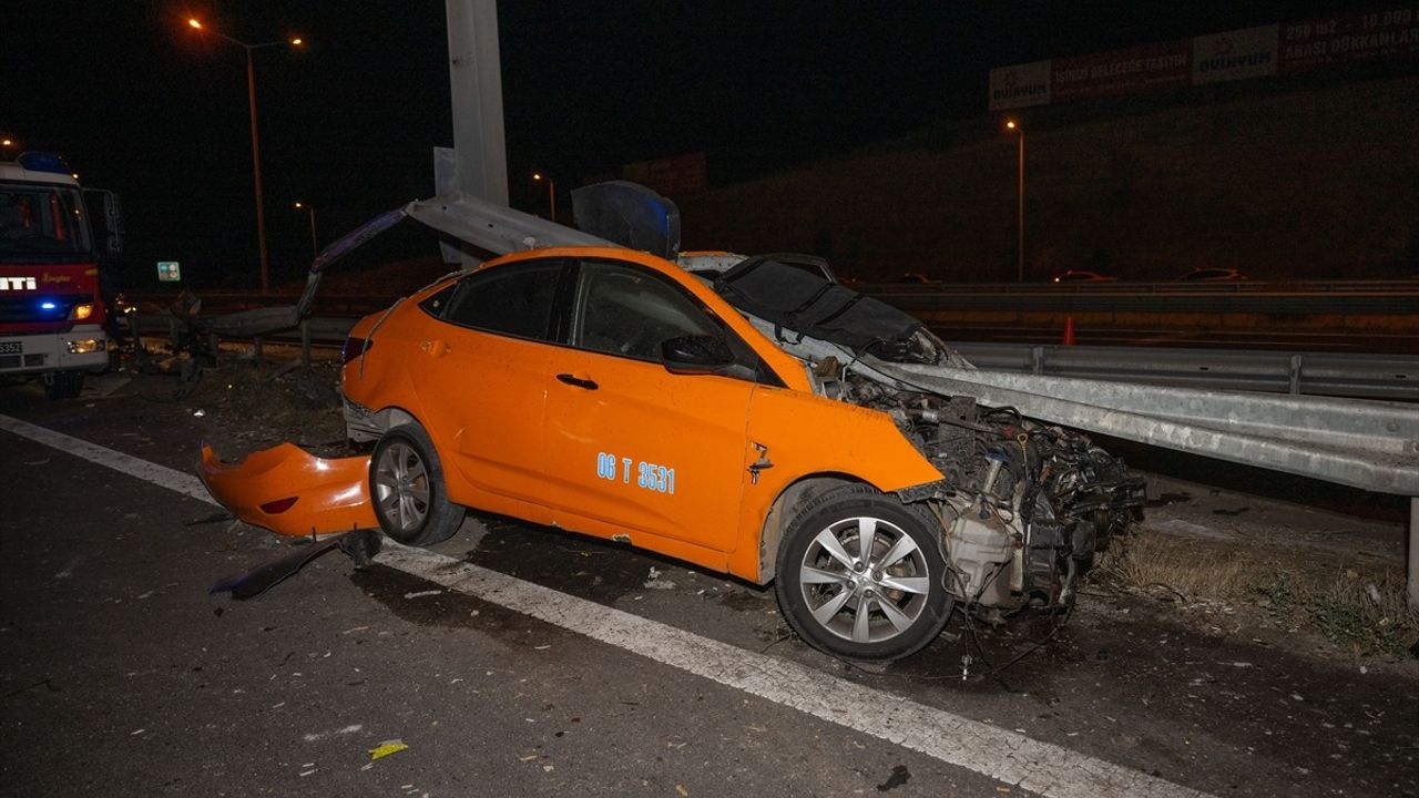 Ankara'da Taksinin Bariyere Çarpması Sonucu Sürücü Hayatını Kaybetti