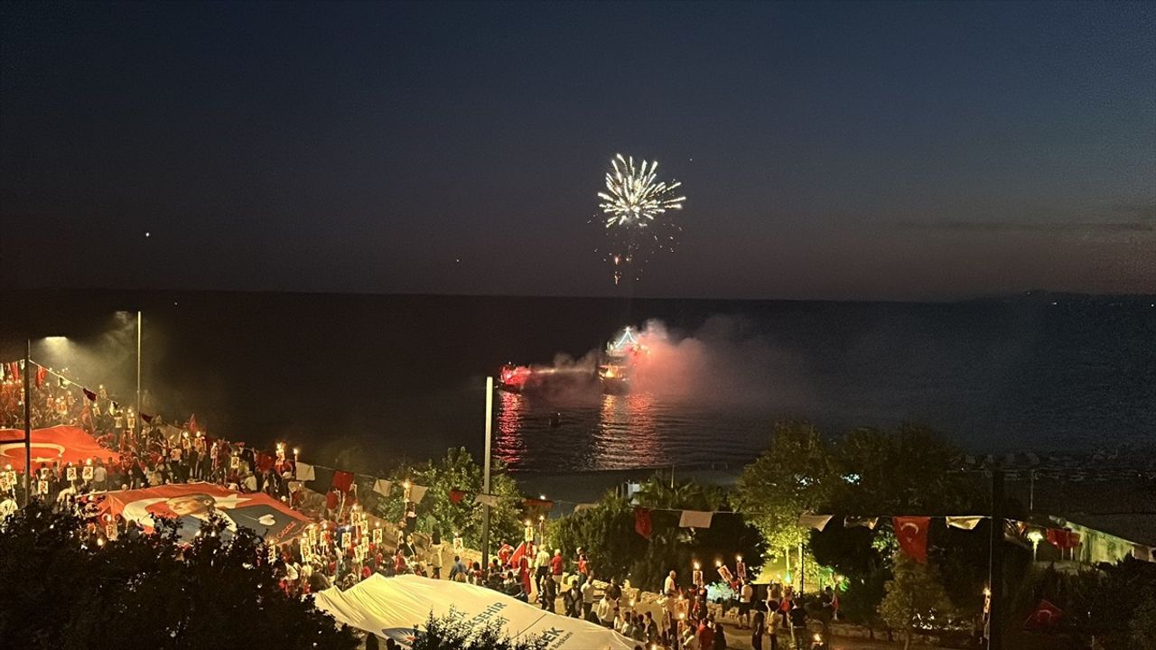 Antalya'da Cumhuriyet Bayramı Fener Alayı Coşkusu