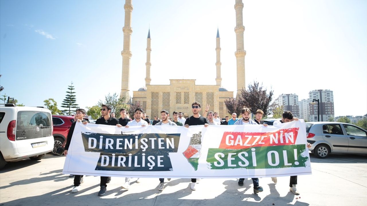 Antalya'da Filistin İçin Protesto Yürüyüşü