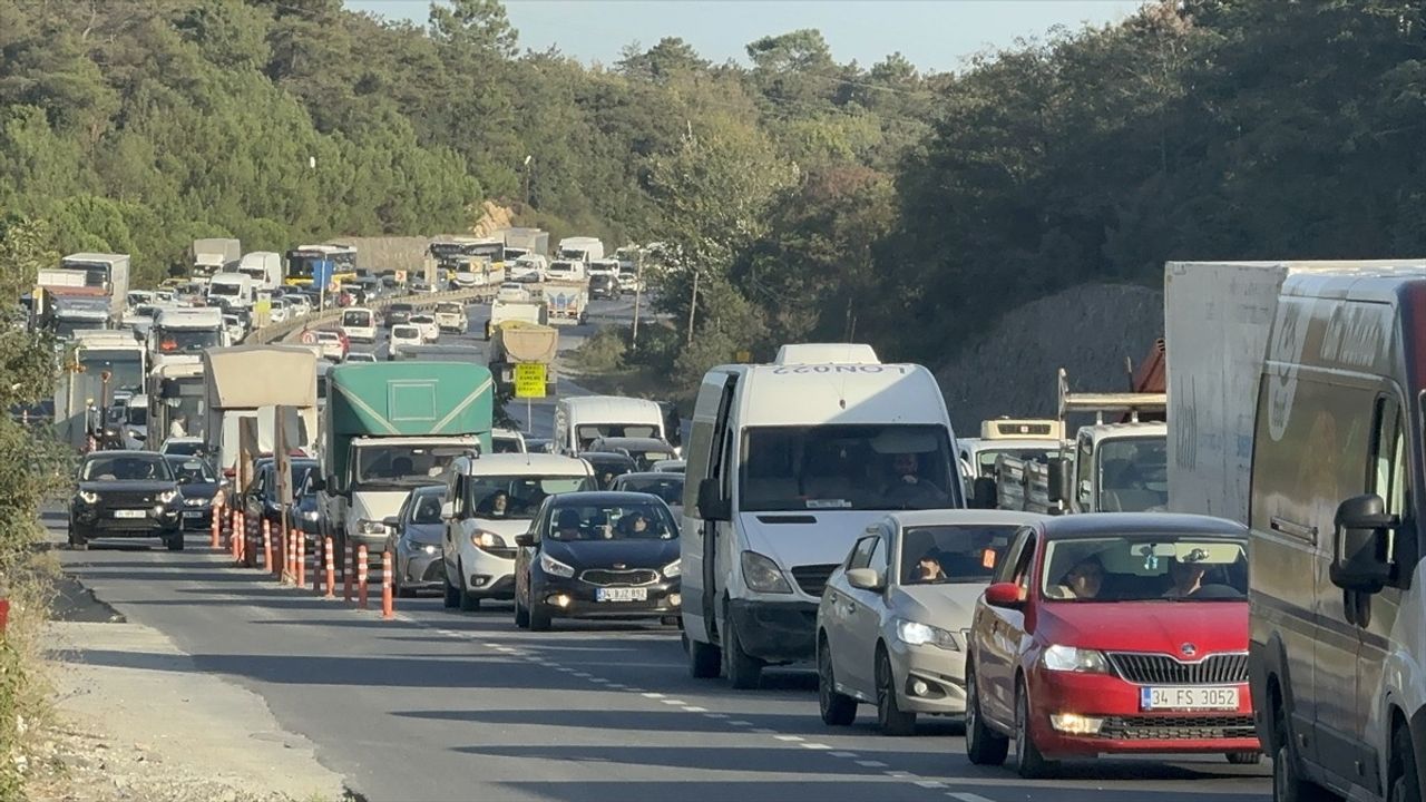 Arnavutköy'de Yol Çalışması Trafik Yoğunluğuna Neden Oluyor