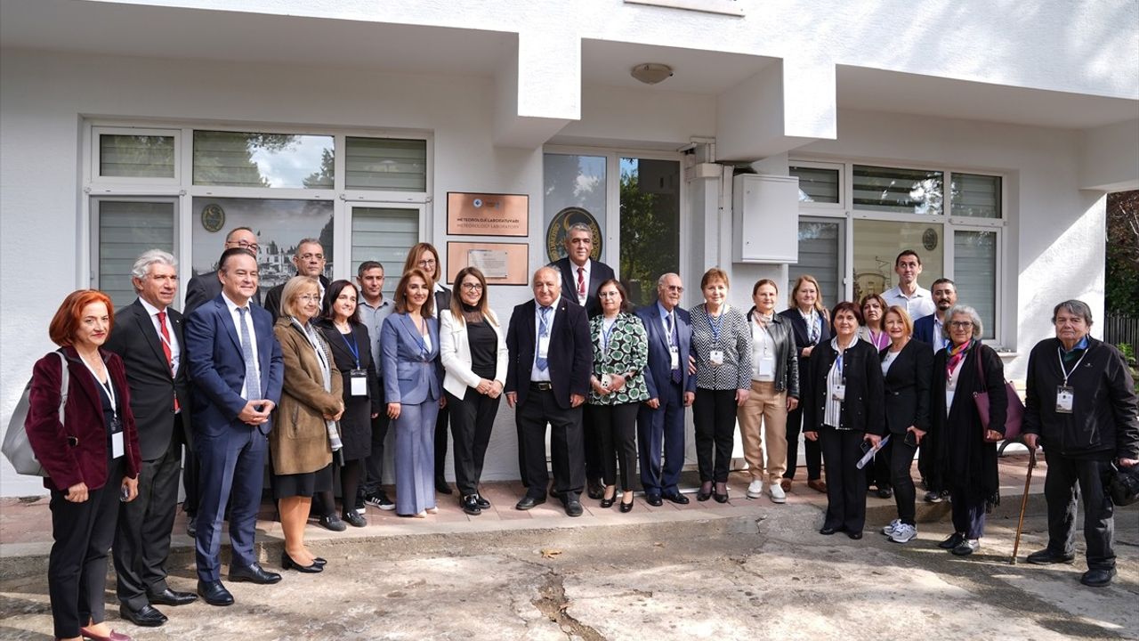 Asırlık İstasyon Sertifikası Kandilli Rasathanesi'ne Asıldı