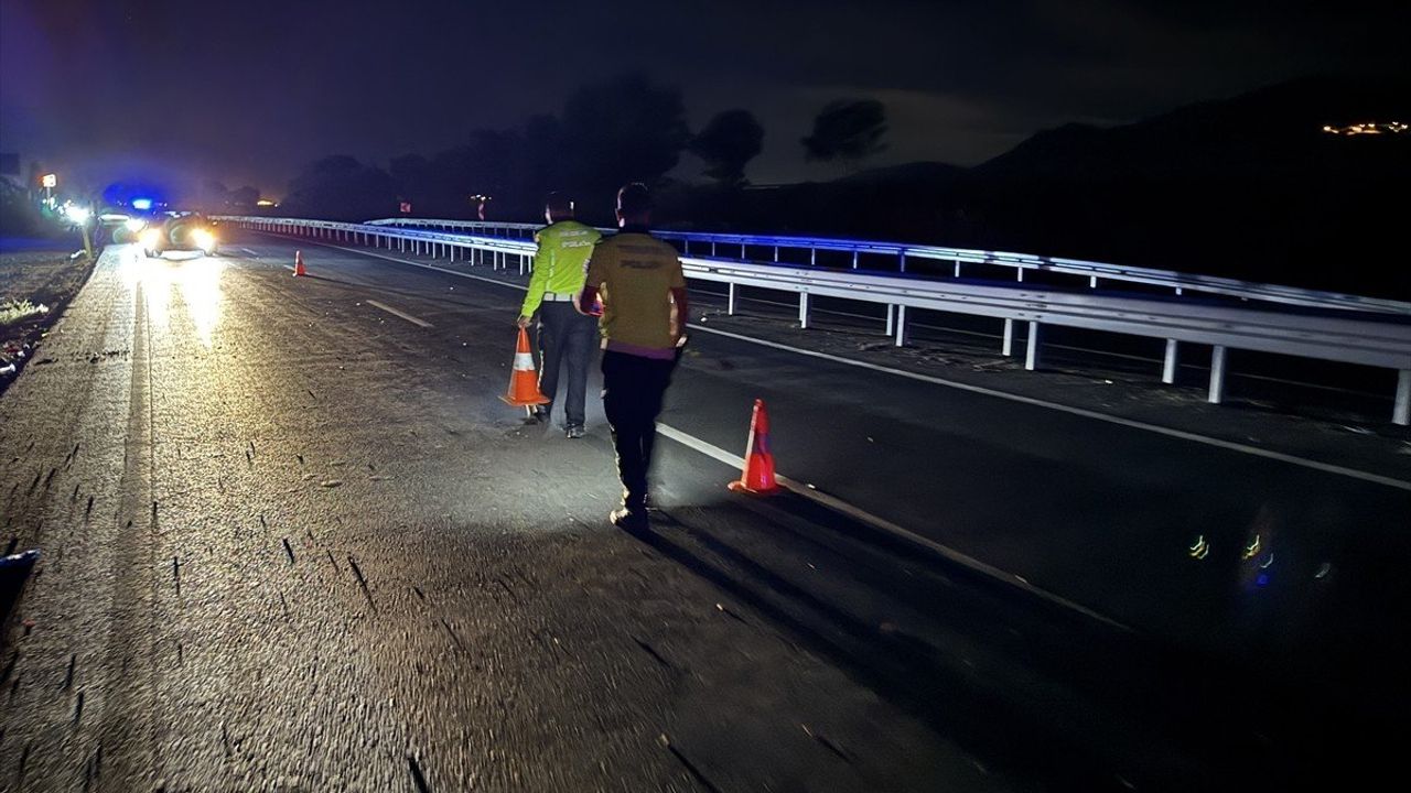 Aydın'da Hafif Ticari Araç ile Motosiklet Çarpışması: İki Ölü