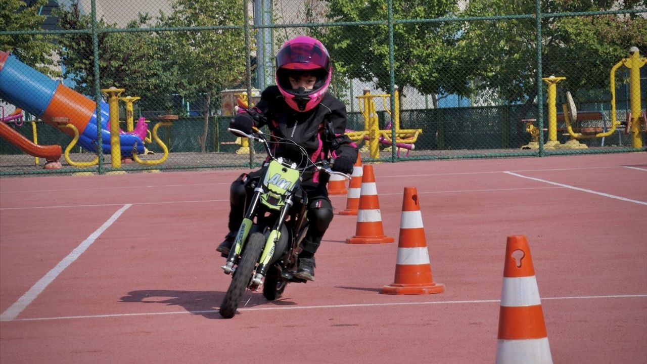 Baba Oğul Motosiklet Yarışlarına Hazırlanıyor