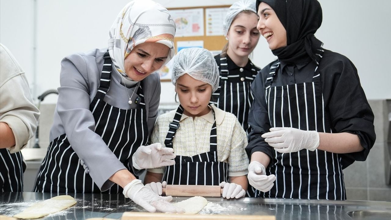 Bakan Göktaş Kasımpaşa'da Gastronomi Atölyesi Açılışına Katıldı