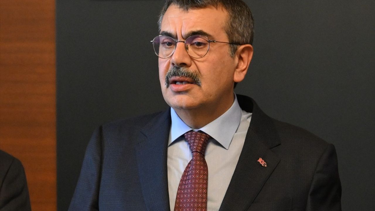 Bakan Tekin Trabzon'da Eğitim Değerlendirmesi Yaptı