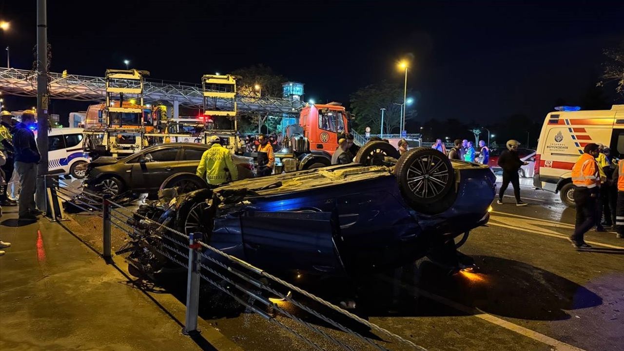 Bakırköy'de Üç Araçlı Trafik Kazası: Dört Yaralı Var