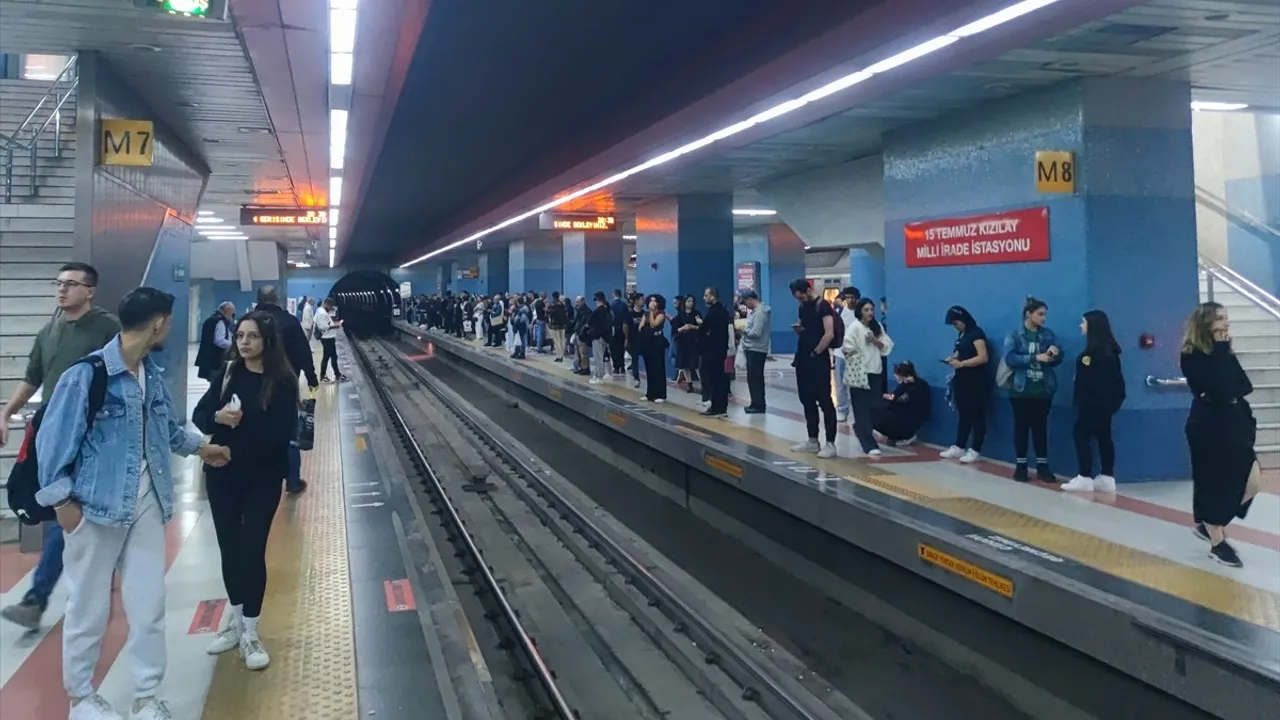 Başkentte Metro Hattında Arıza: Seferler Durduruldu