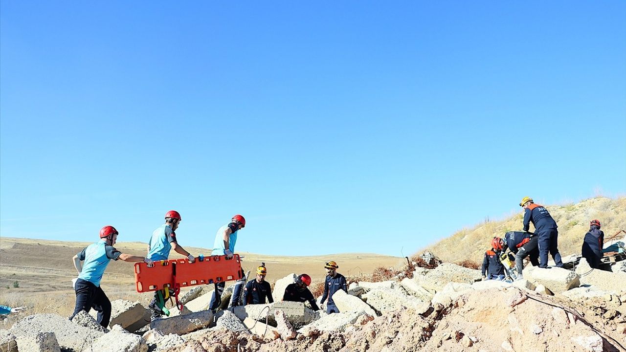 Bayburt'ta Deprem Tatbikatı Gerçekleştirildi