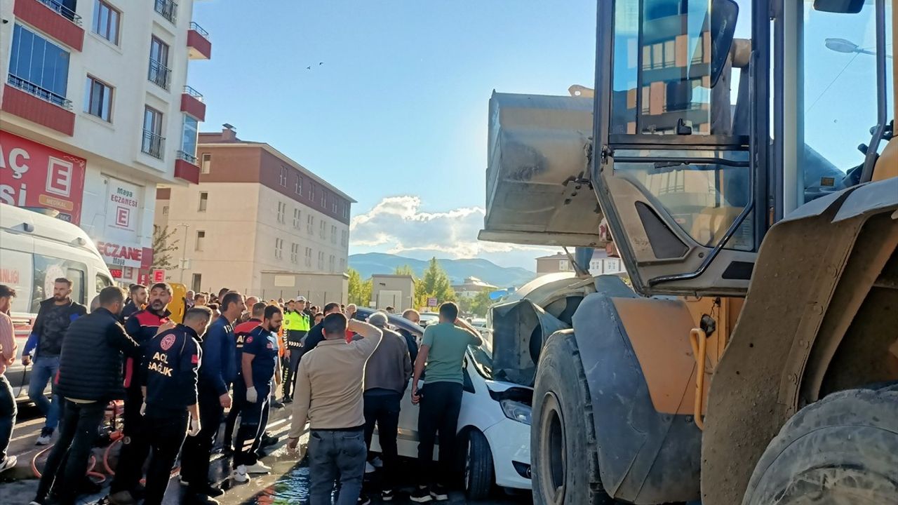 Bingöl'de Beton Mikserinin Devrilmesi: 3 Yaralı