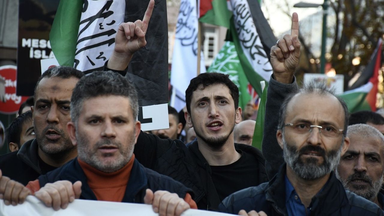 Bursa'da Yahya Sinvar İçin Gıyabi Cenaze Namazı Düzenlendi