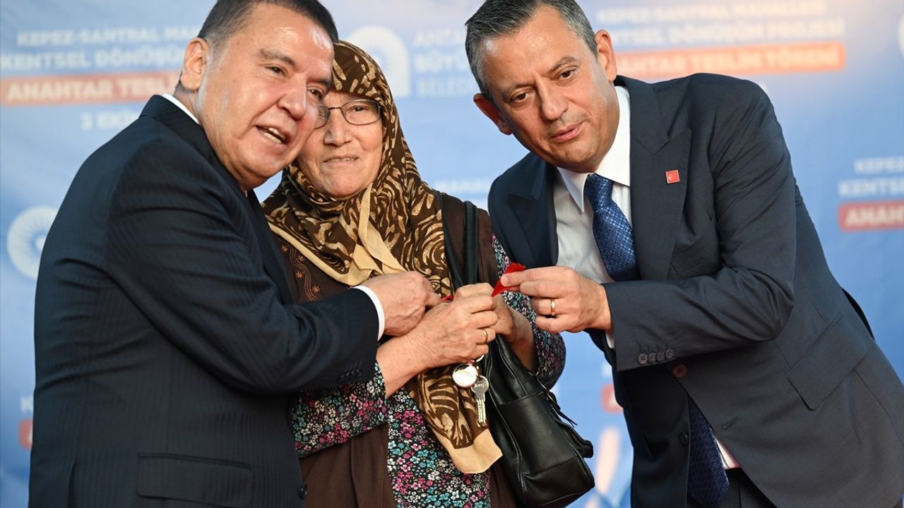 CHP Genel Başkanı Özgür Özel'in Antalya Konuşması