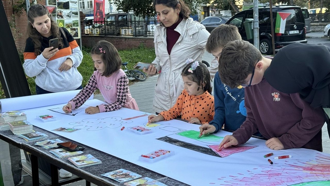 Çocuklar Filistin İçin Hayallerini Çizdi ve Yazdı