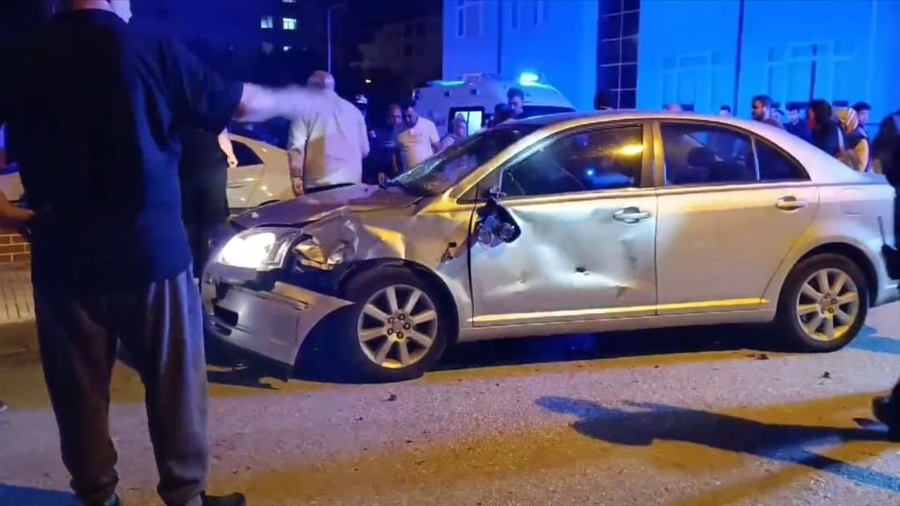 Çorum'da Otomobil ve Motosiklet Çarpıştı: 4 Yaralı