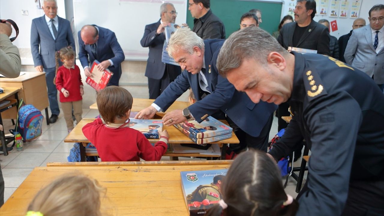 Çorum'da Şehitlerden Öğrencilere Matematik Eğitim Seti Dağıtıldı