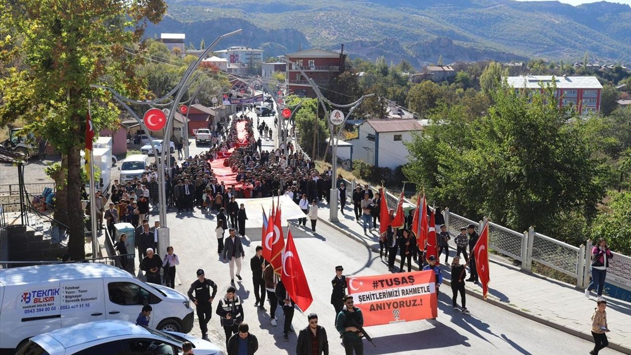 Çukurca'da Bayrak Yürüyüşü Coşkusu