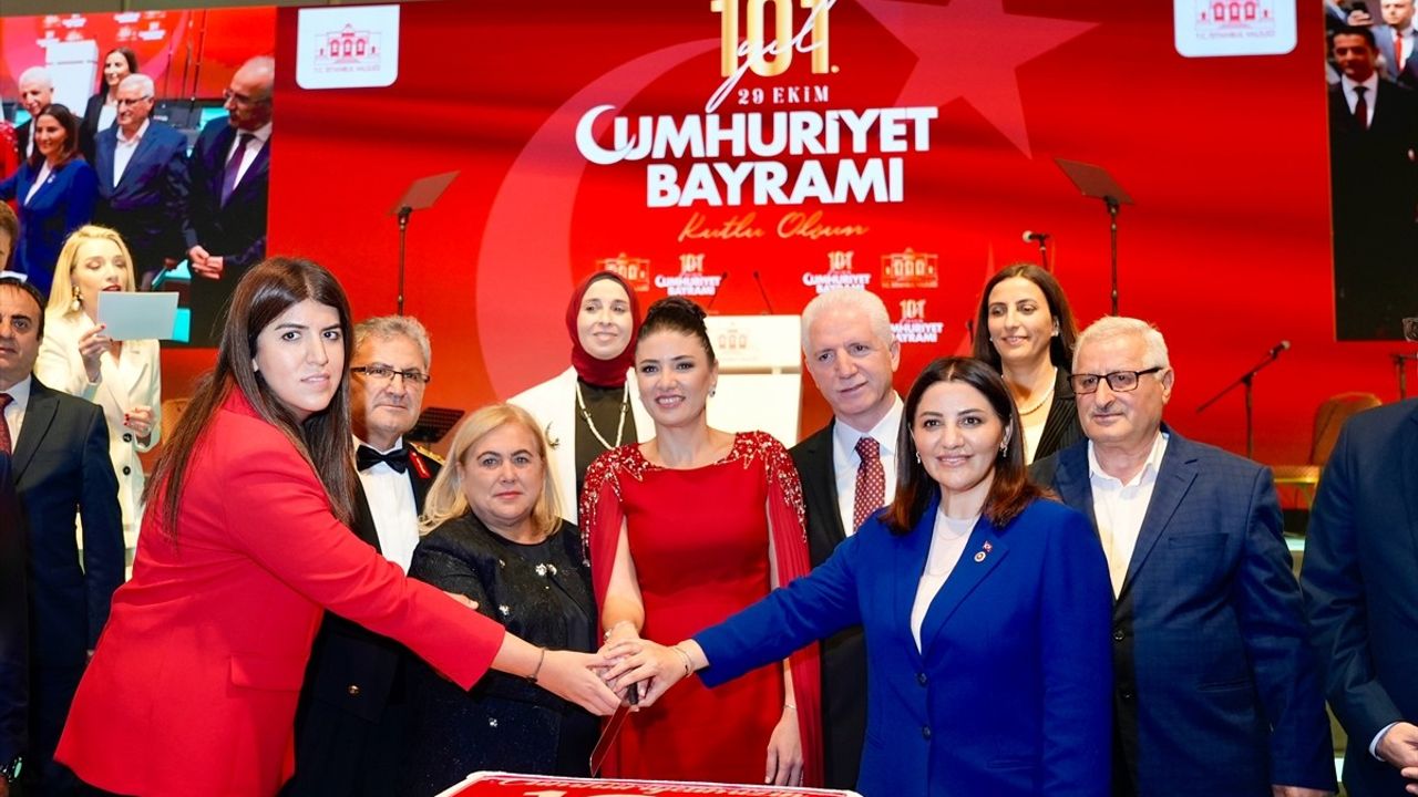 Cumhuriyet'in 101. Yılı Kutlamaları İstanbul'da Gerçekleşti