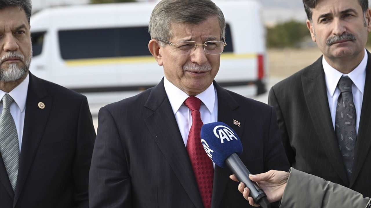 Davutoğlu'ndan TUSAŞ'a Taziye Ziyareti