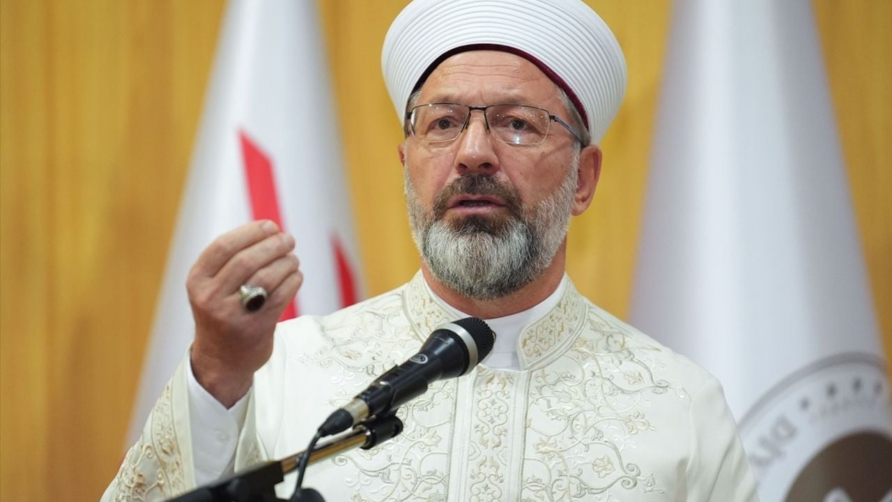 Diyanet İşleri Başkanı Erbaş, İlahiyat Fakülteleri Sempozyumunda Konuştu