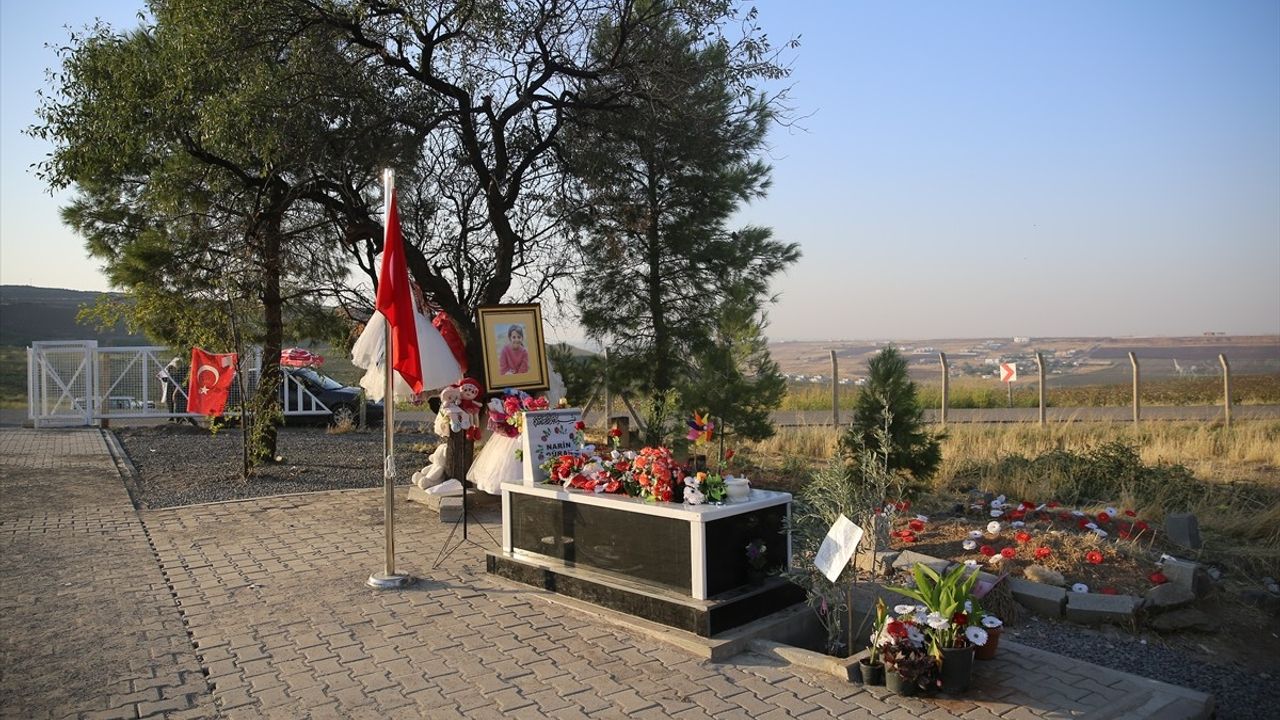 Diyarbakır'da Narin Güran'a Ait Kemik ve Doku Örnekleri Mezarına Konuldu