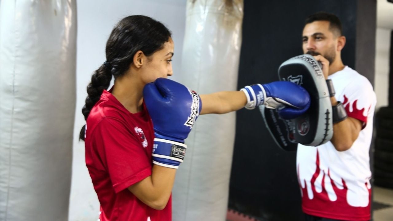 Eda Erçin: Genç Muay Thai Sporcusu Dünya İkincisi Olmanın Gururunu Yaşıyor