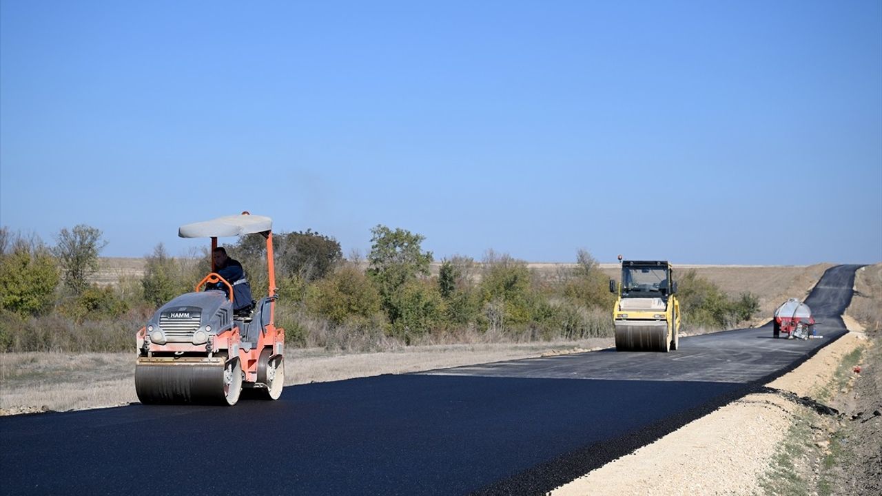 Edirne'de Köy Yolları Otoyol Kalitesinde Asfaltlanıyor