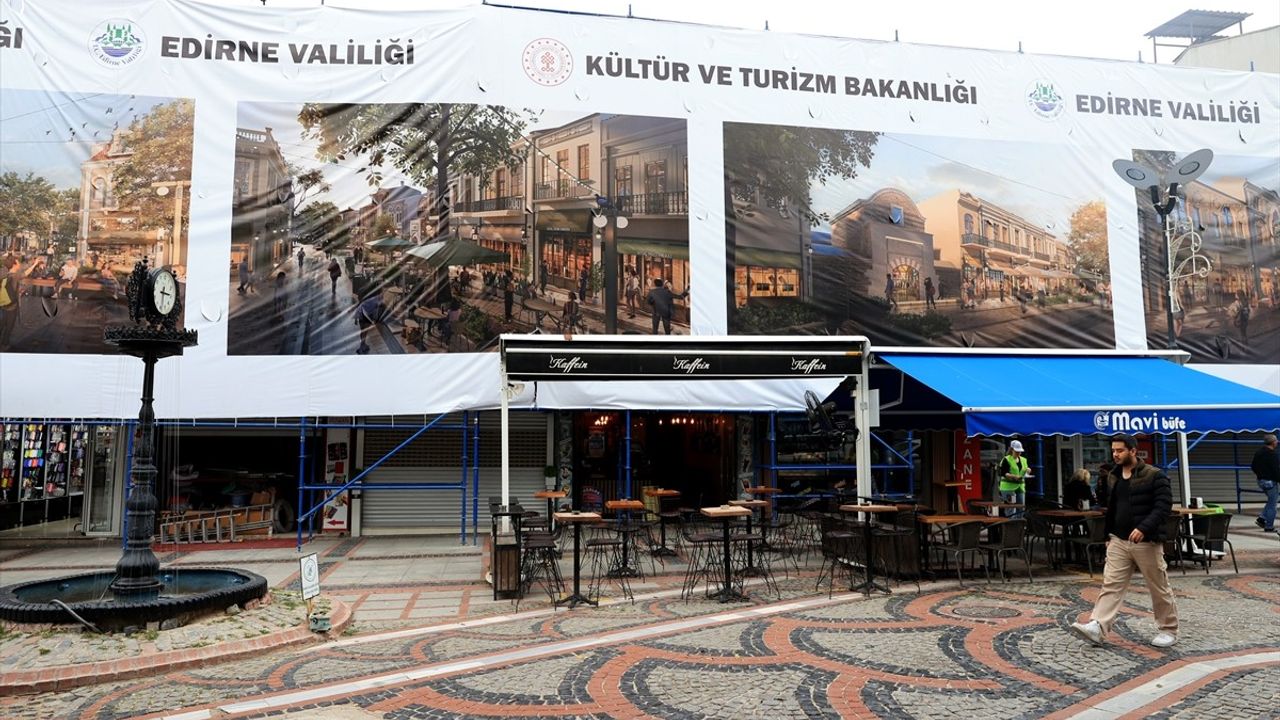 Edirne'de Saraçlar Caddesi'nde Sokak Sağlıklaştırma Çalışmaları Devam Ediyor