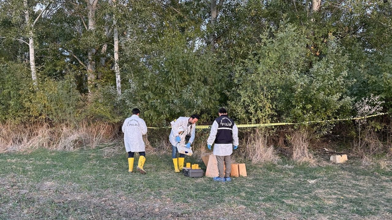 Edirne'de Tunca Nehri Kenarında Erkek Cesedi Bulundu